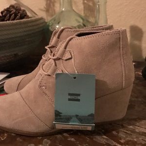Toms wedge booties
